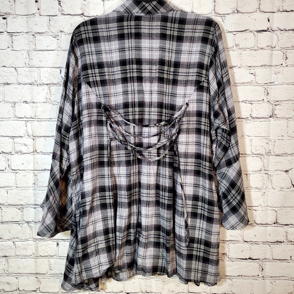 Torrid Black White Plaid Collared Tunic with Bell Cuff and Corset Back Size 2 - Picture 7 of 14